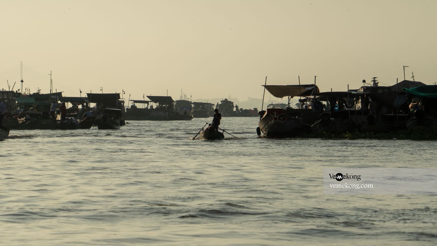 Can Tho Private Car to Chau Doc with Long Xuyen Floating Market
