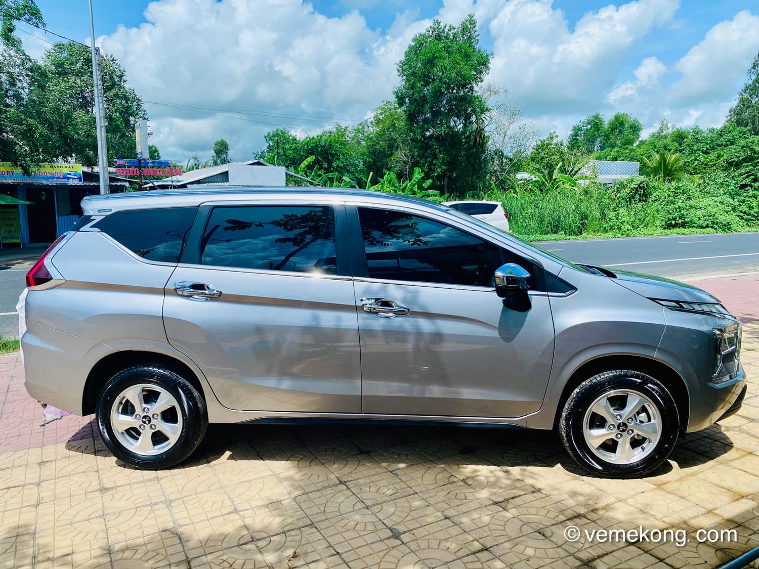 Can Tho Private Car to Ho Chi Minh (HCMC) with Multi Sightseeing Stops