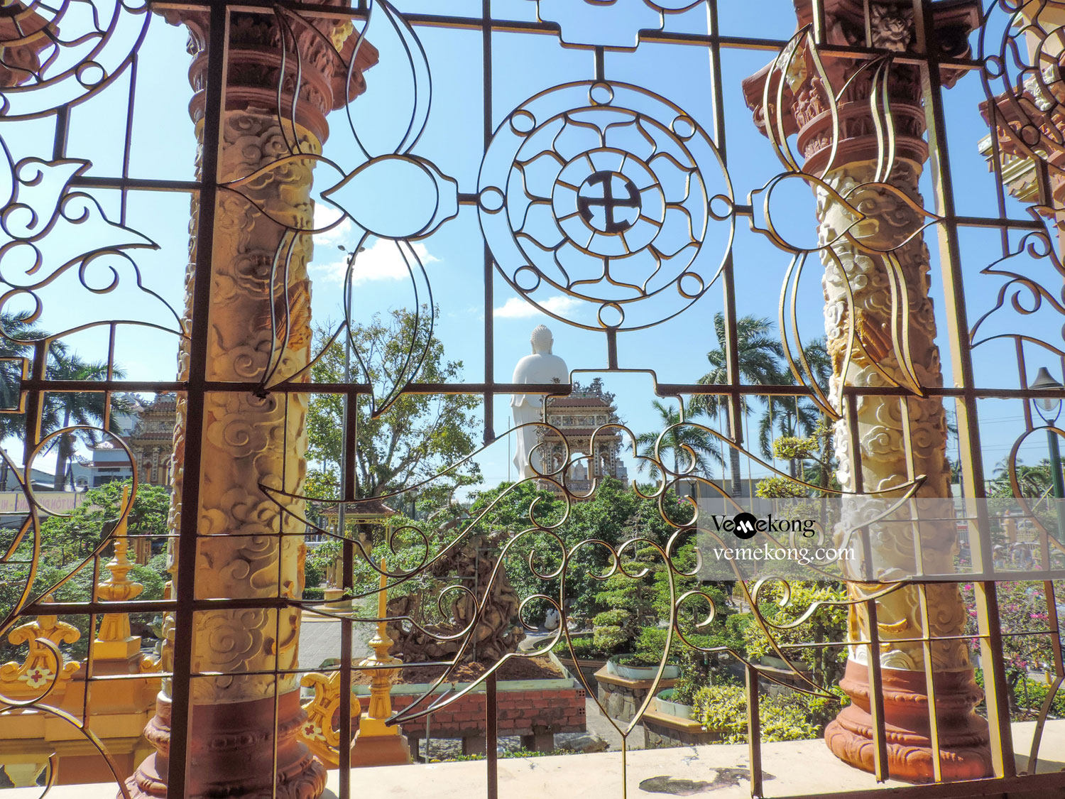 Can Tho Private Car to Ho Chi Minh (HCMC) with Multi Sightseeing Stops